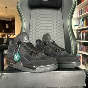 Air Jordan 4 Retro ‘Black Cat’ size 10